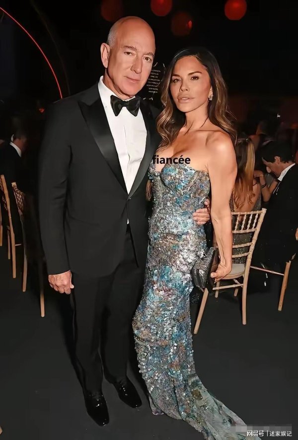 大通证券 54岁桑切斯惊艳开云晚宴，贝佐斯为其倾心