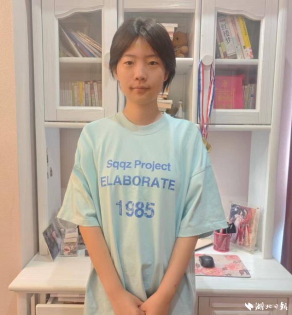 富明配资 校方回应高考604分女生选择高职 追梦军旅获支持